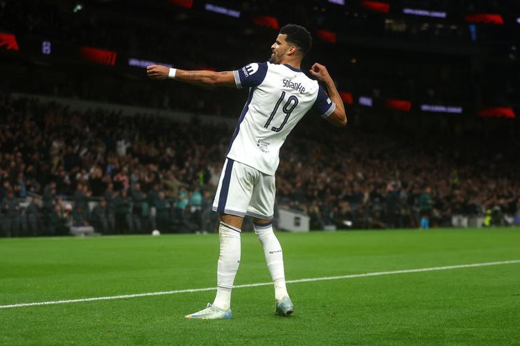 球队把对手三分线完全锁死