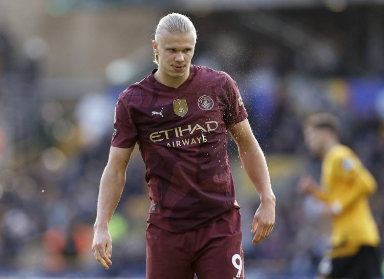 足球英超领头羊遭遇伤病危机，后卫告急