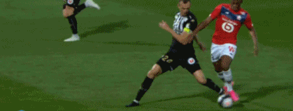 美媒：由于库里缺阵，76人主场最低门票降至8美元