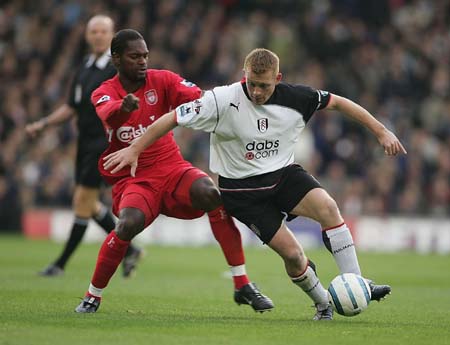 媒体人晒视频：赛后蒯纪闻安慰山东U20球员，很有大将风度